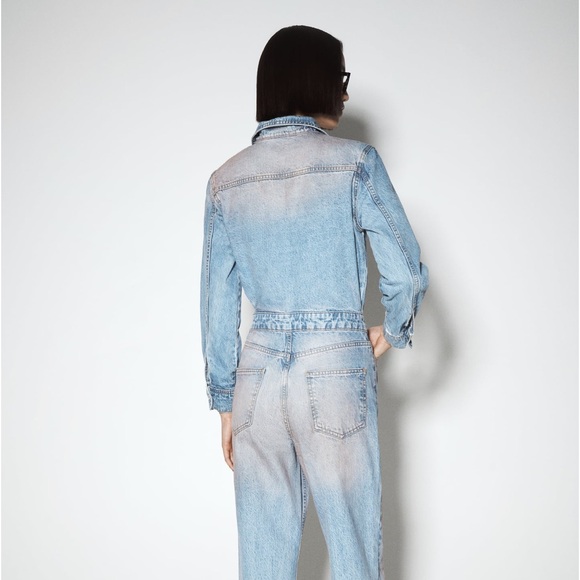 Last
ZARA blue with faint pink dye
denim jumpsuit - Picture 4 of 4